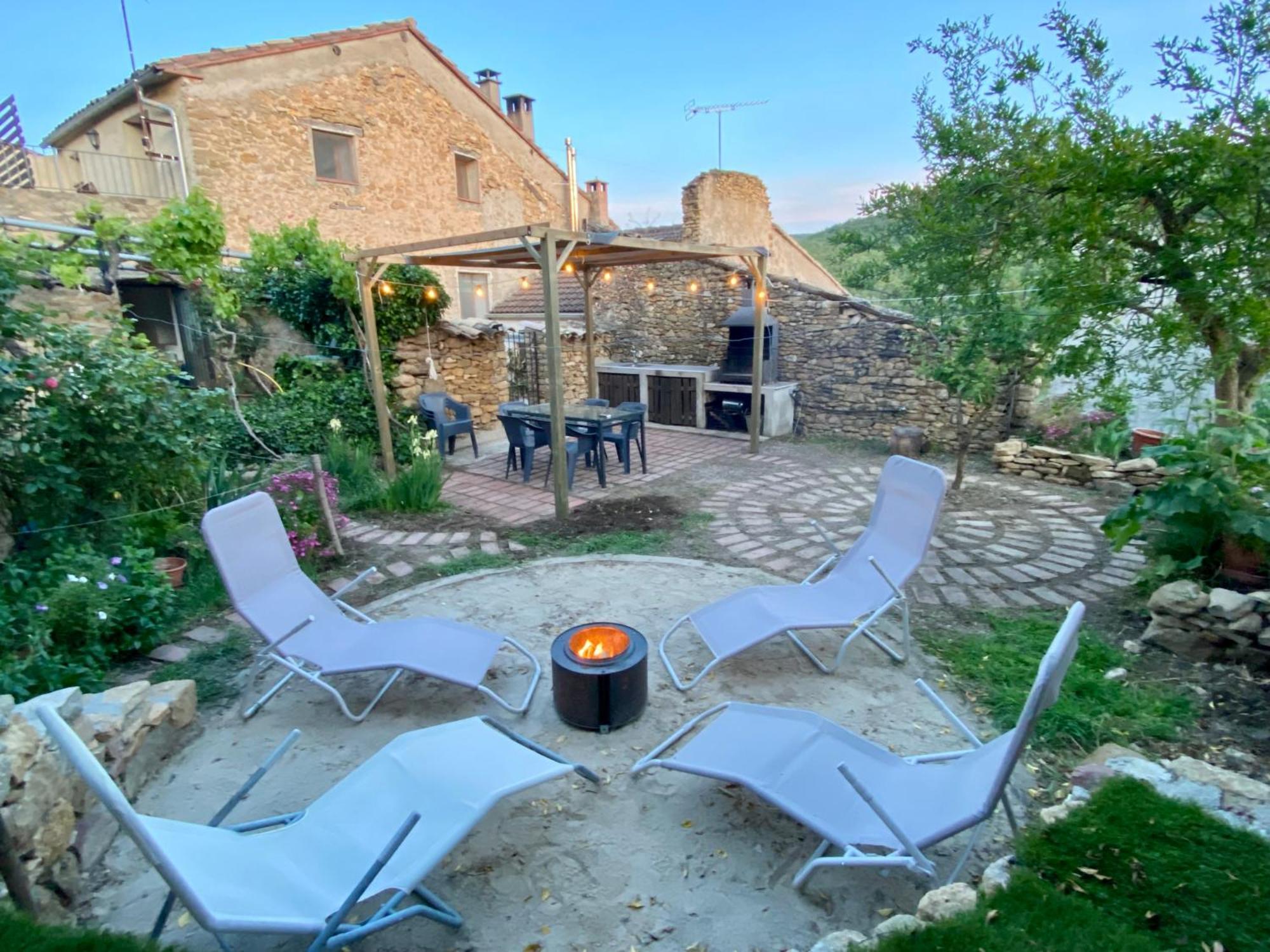 Villa Casa Acollidora I Familiar Amb Jardi I Barbacoa Ager Exterior foto